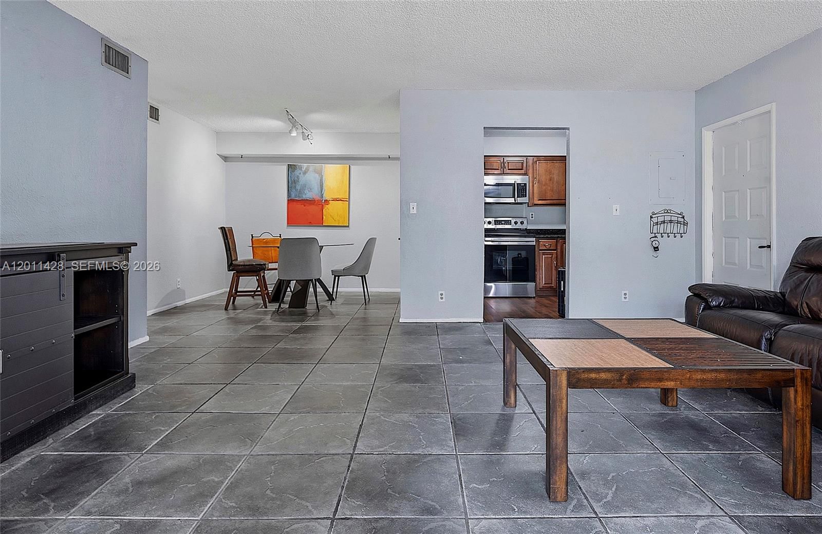 Real estate property located at 3083 Oakland Forest Dr #206, Broward, Oakland Forest Club Condo, Oakland Park, FL