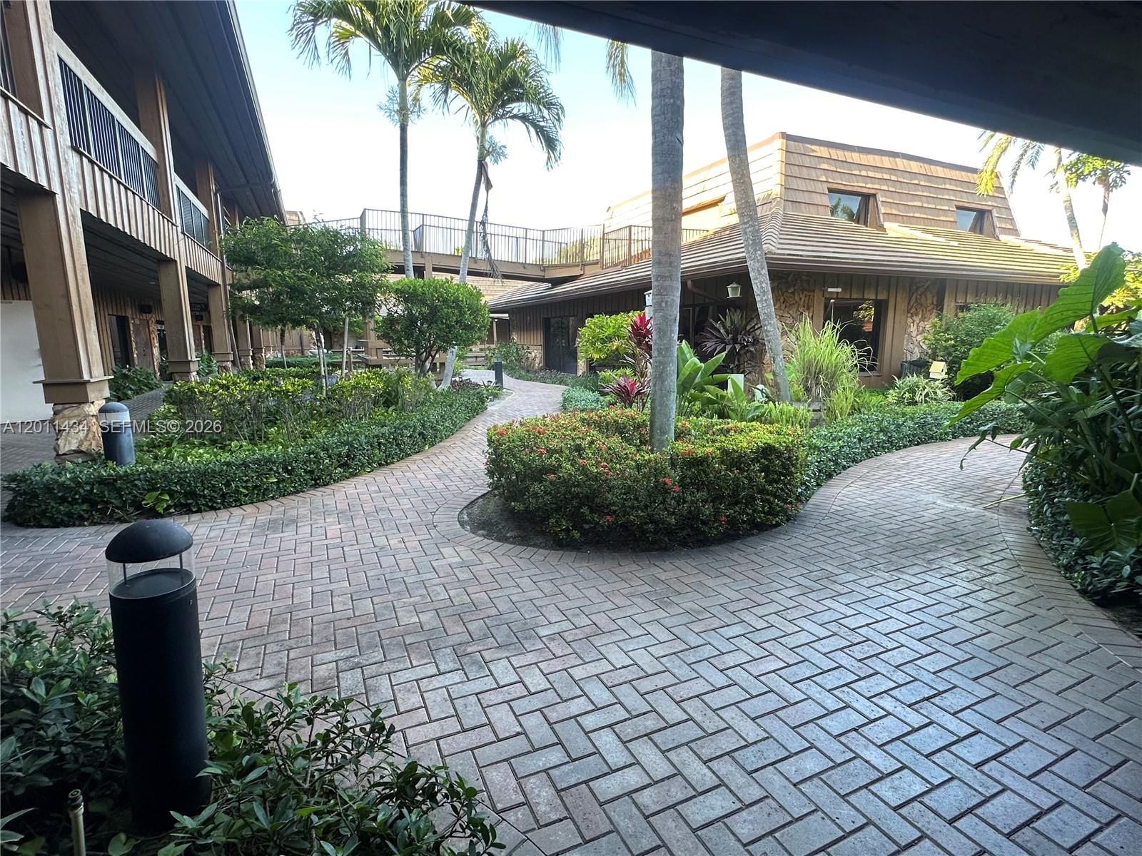 Real estate property located at 3000 University Dr #2E, Broward, North Broward 441 To Everglades (3611-3642), Coral Springs, FL