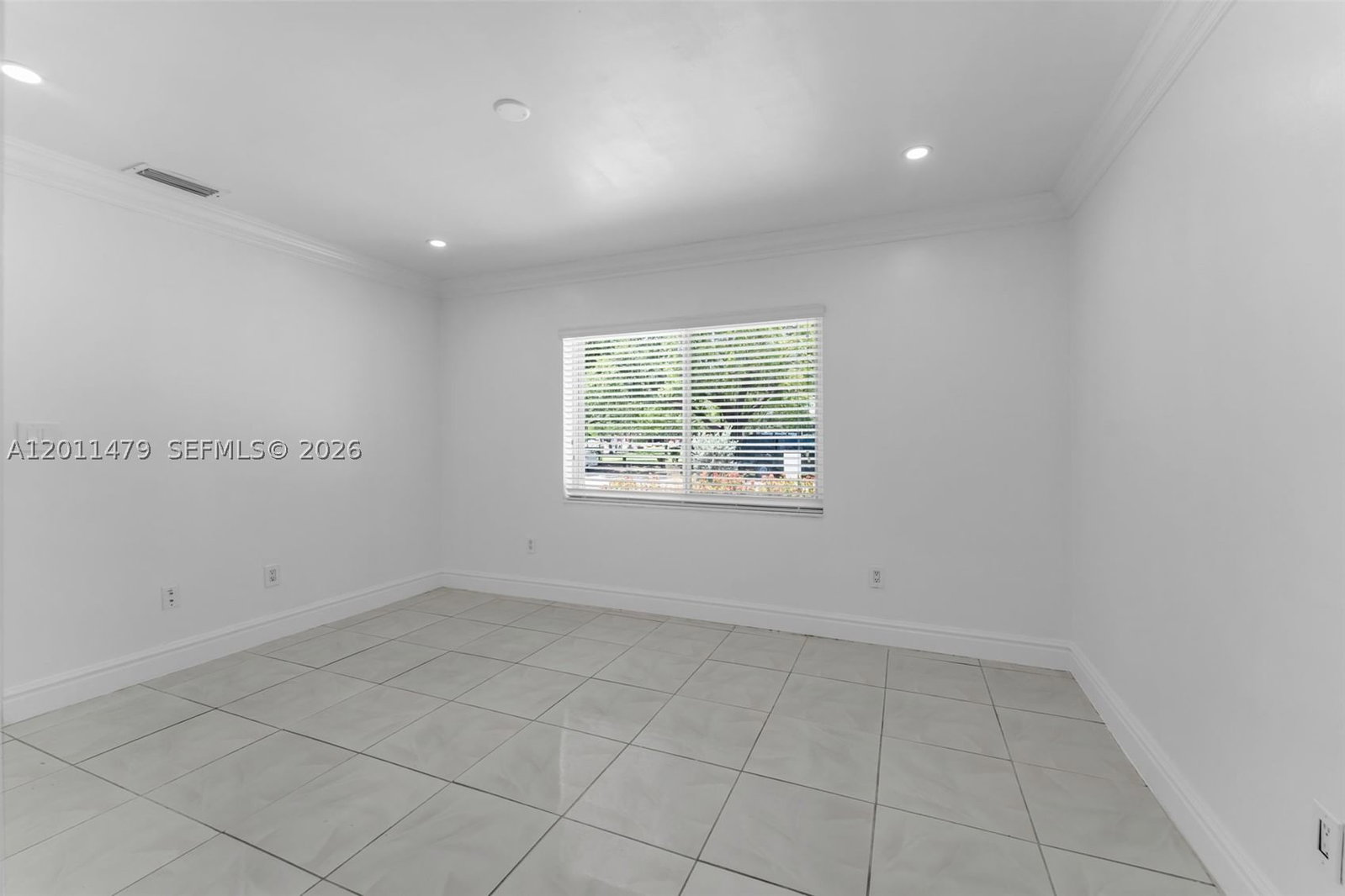 Real estate property located at 6605 151st Ct, Miami-dade, Westwind Lakes Sec 2, Miami, FL