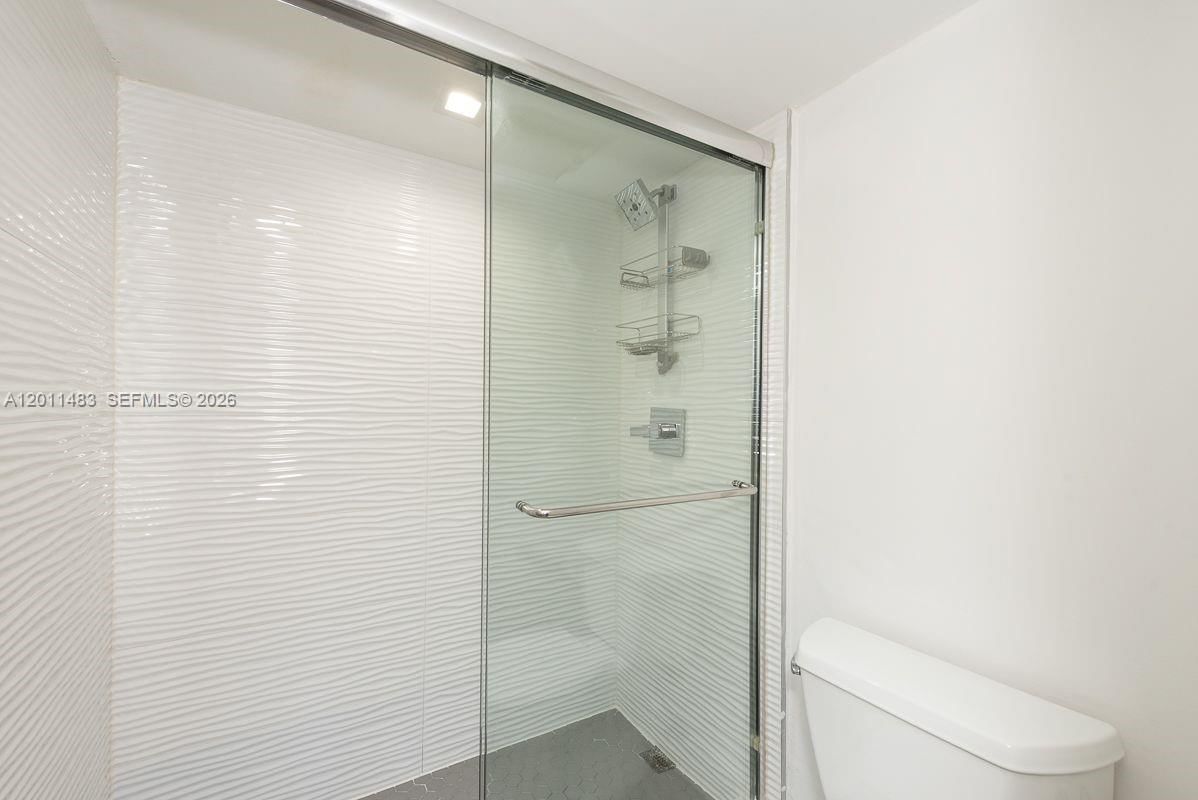 Real estate property located at 100 Bayview Dr #210, Miami-dade, Arlen House East Condo, Sunny Isles Beach, FL
