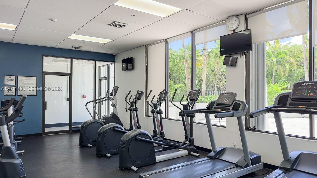 Real estate property located at 100 Bayview Dr #210, Miami-dade, Arlen House East Condo, Sunny Isles Beach, FL