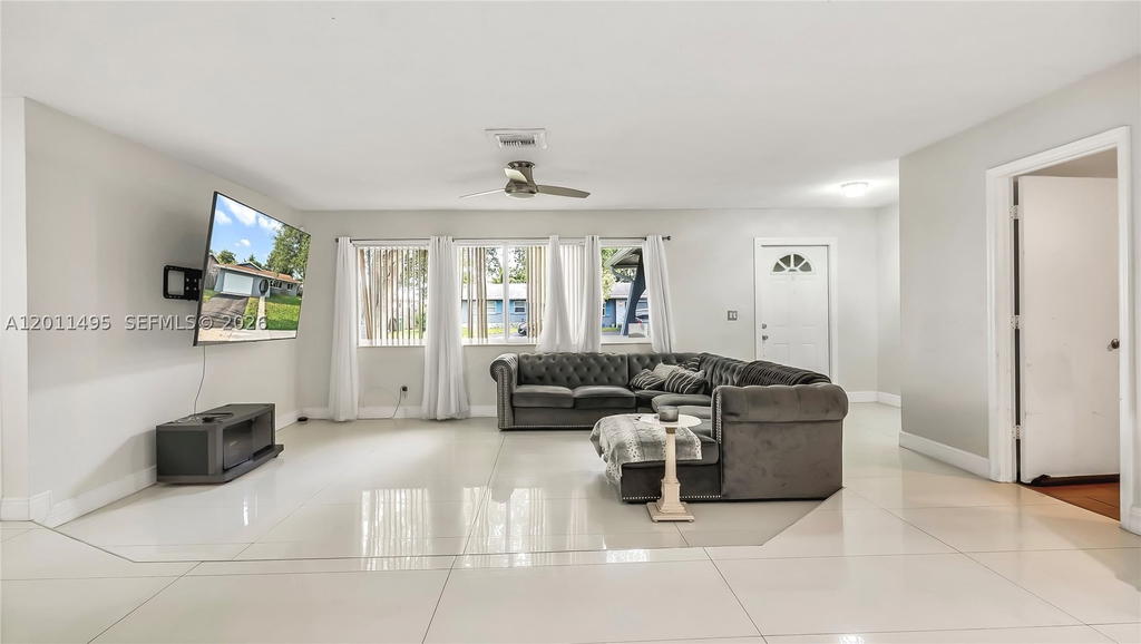 Real estate property located at 9511 8th St, Broward, Pasadena Lakes South, Pembroke Pines, FL
