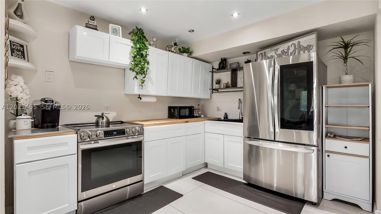 Real estate property located at 9511 8th St, Broward, Pasadena Lakes South, Pembroke Pines, FL