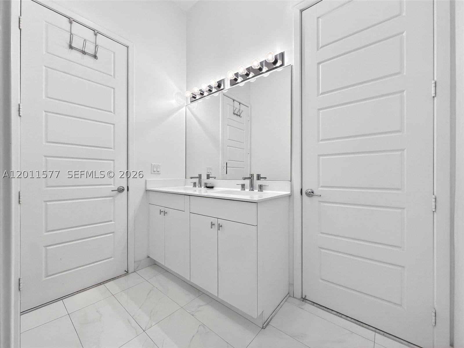 Real estate property located at 15012 177th Ter, Miami-dade, Venetian Parc, Miami, FL