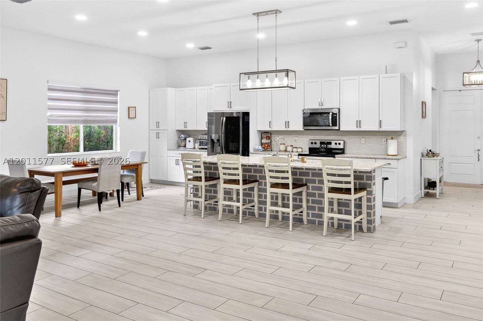 Real estate property located at 15012 177th Ter, Miami-dade, Venetian Parc, Miami, FL