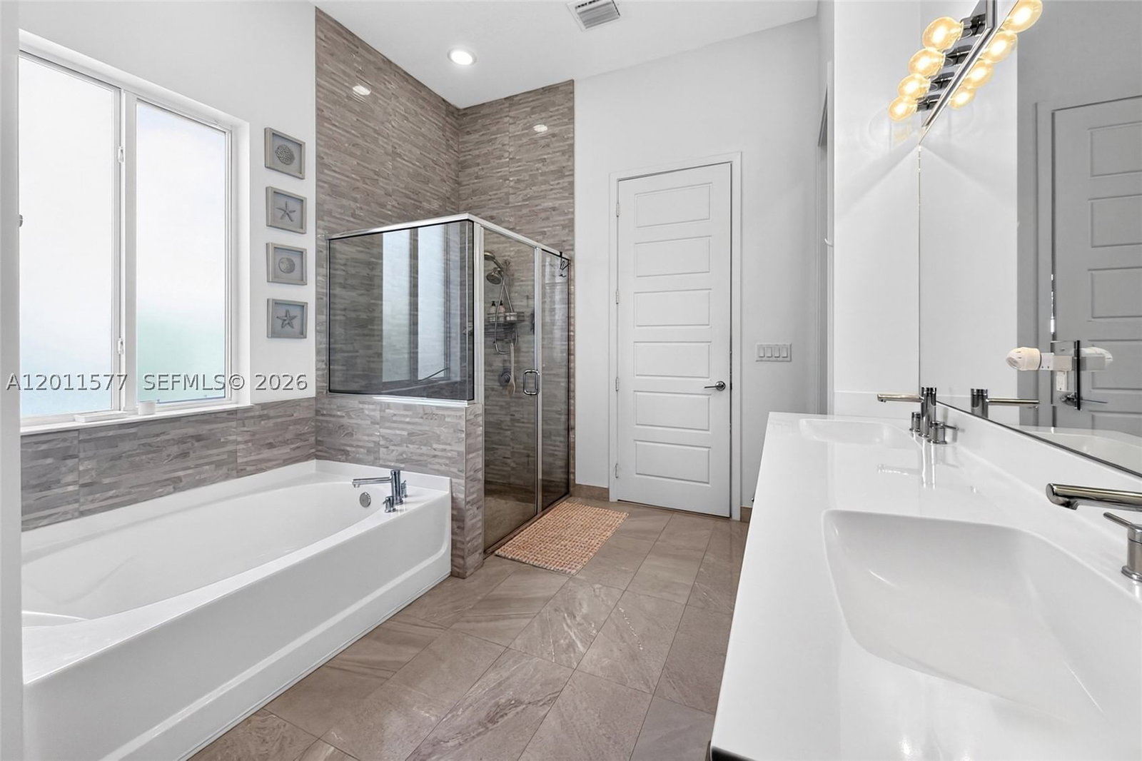 Real estate property located at 15012 177th Ter, Miami-dade, Venetian Parc, Miami, FL