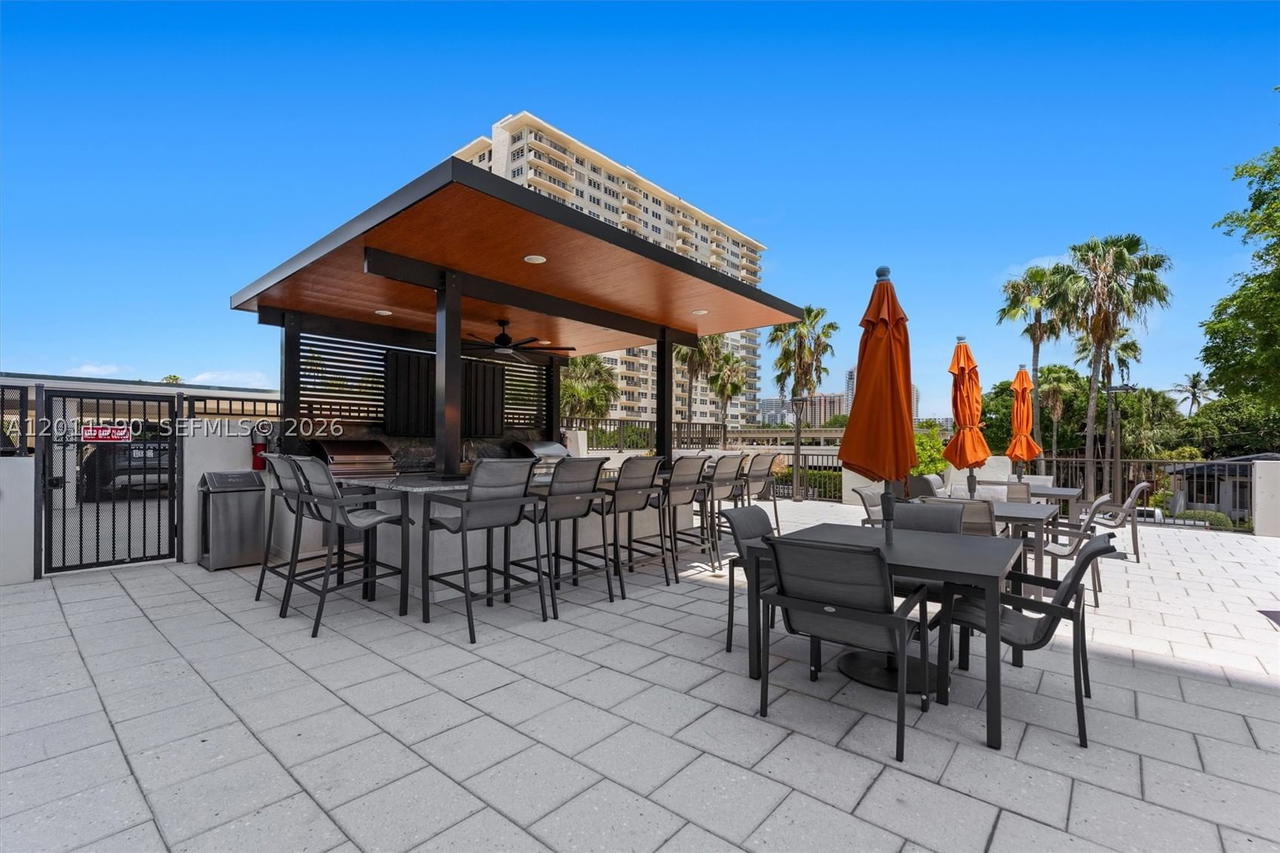 Real estate property located at 340 Sunset Dr #1810, Broward, Essex Tower Condo, Fort Lauderdale, FL