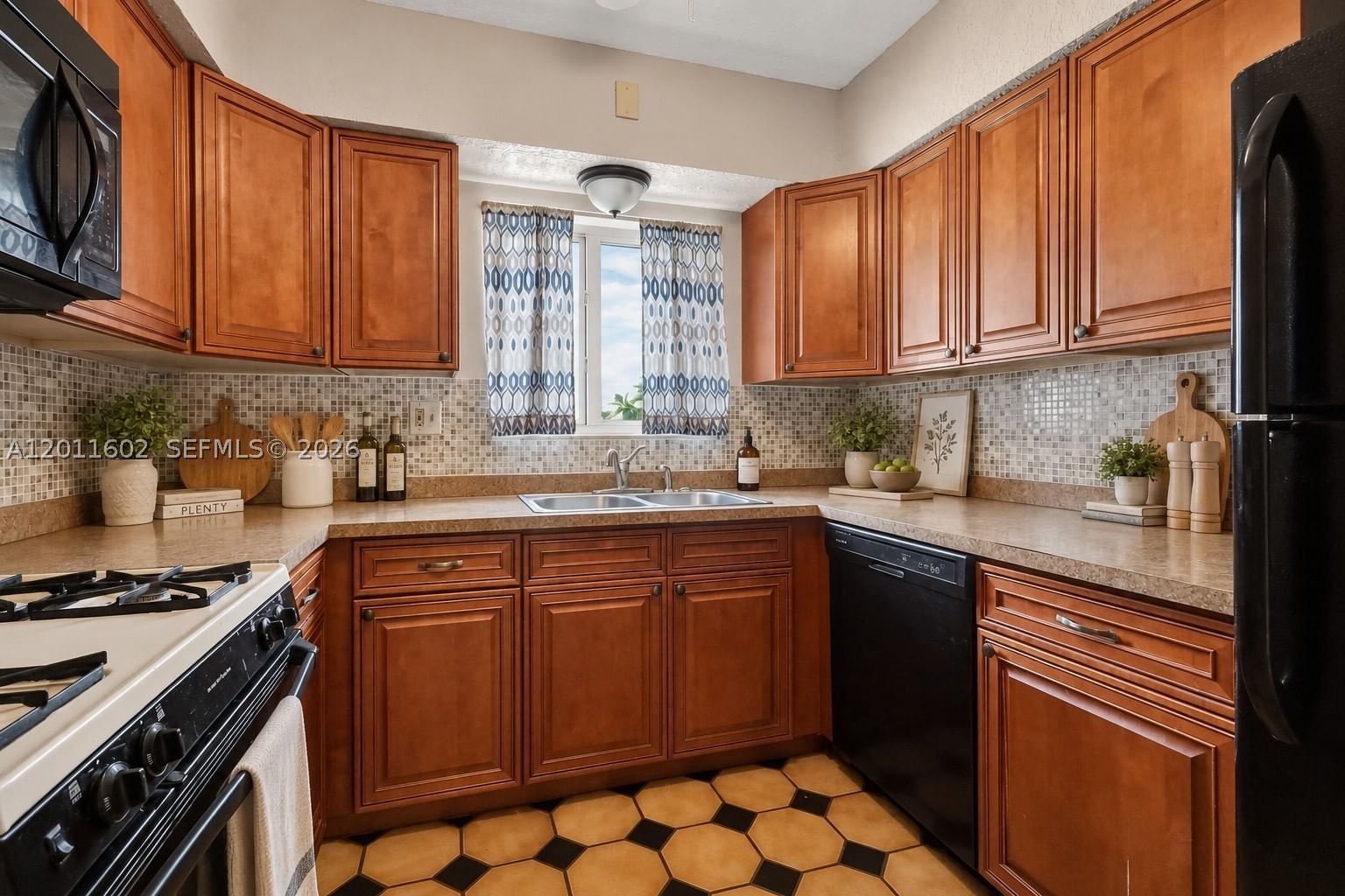 Real estate property located at 40 8th St, Broward, Forrest Homesites, Dania Beach, FL