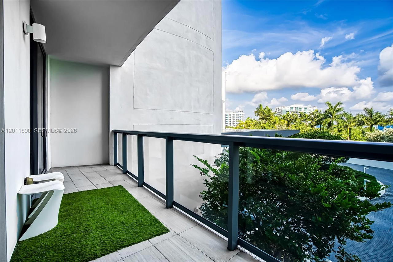 Real estate property located at 3300 188th St #216, Miami-dade, Echo Condo, Aventura, FL