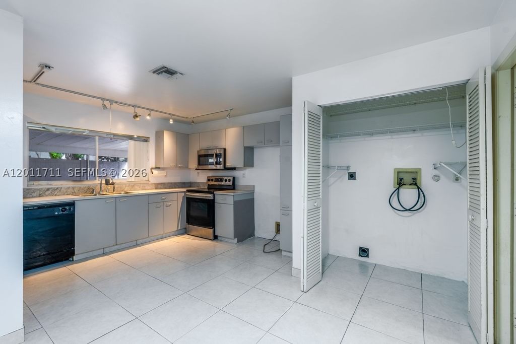 Real estate property located at 243 212th Ter, Miami-dade, San Simeon Homes, Miami, FL