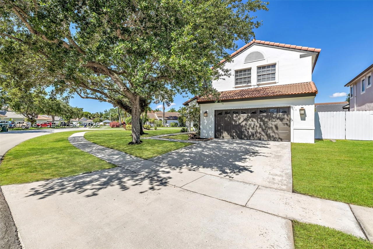 Real estate property located at 1910 180th Way, Broward, Silver Lakes At Pembroke, Pembroke Pines, FL