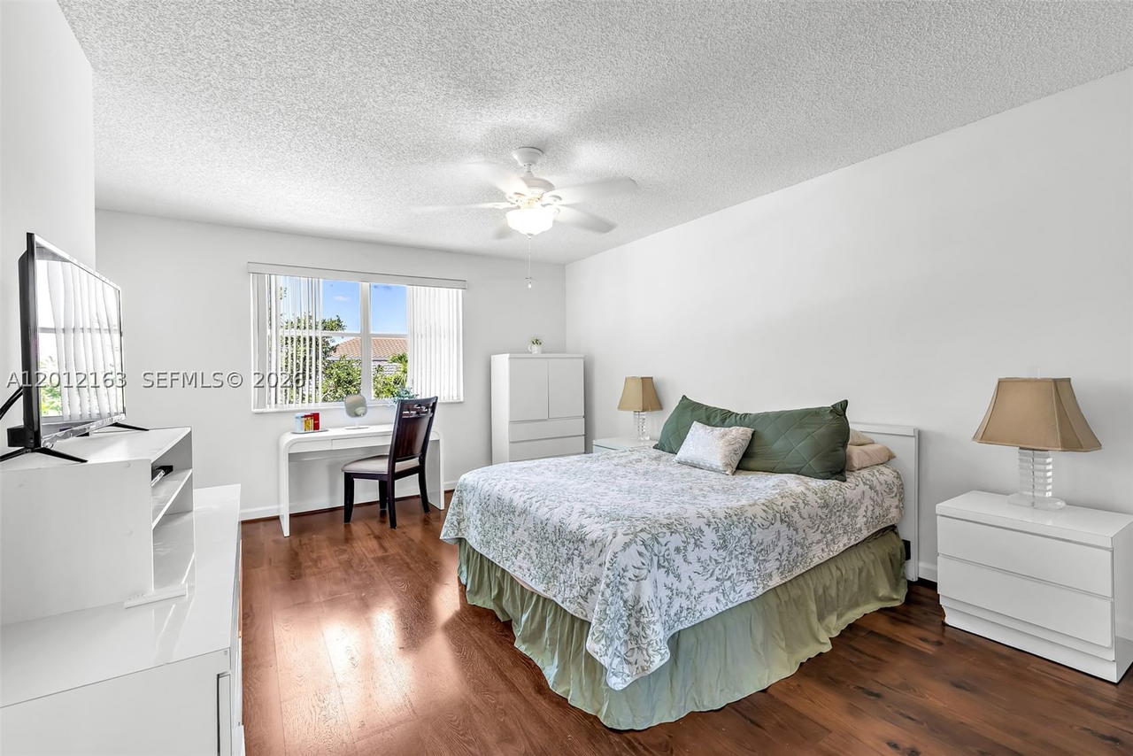 Real estate property located at 1910 180th Way, Broward, Silver Lakes At Pembroke, Pembroke Pines, FL
