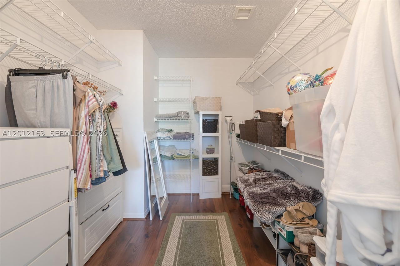 Real estate property located at 1910 180th Way, Broward, Silver Lakes At Pembroke, Pembroke Pines, FL