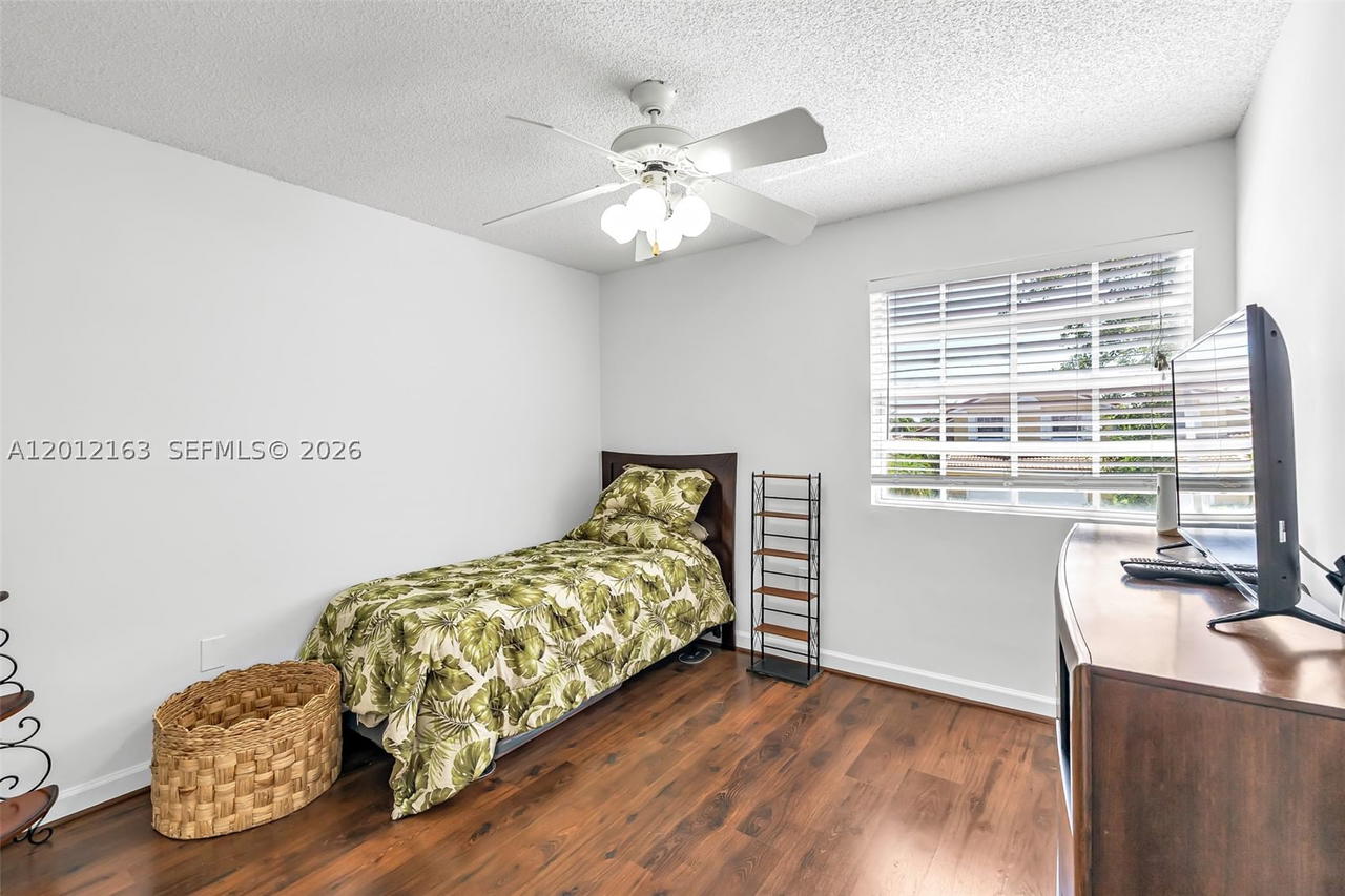 Real estate property located at 1910 180th Way, Broward, Silver Lakes At Pembroke, Pembroke Pines, FL