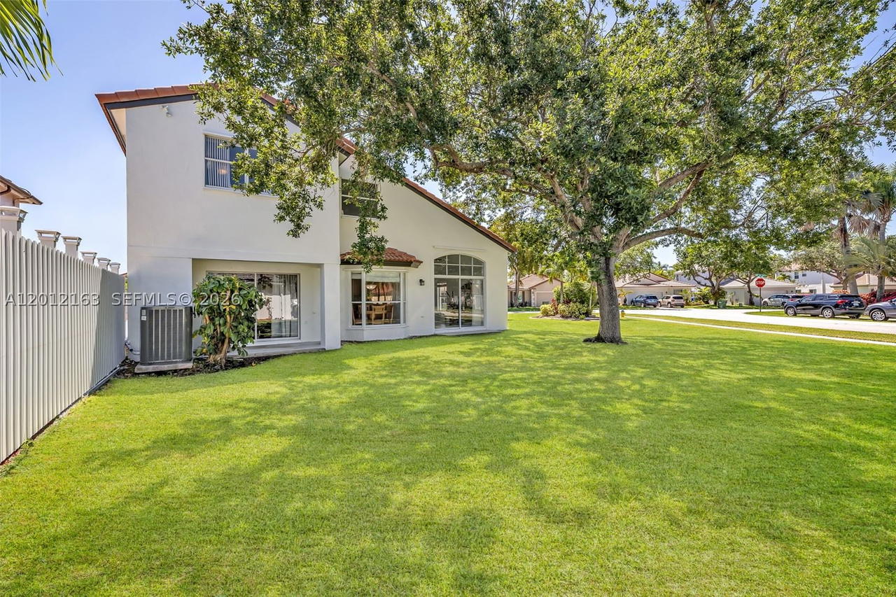 Real estate property located at 1910 180th Way, Broward, Silver Lakes At Pembroke, Pembroke Pines, FL