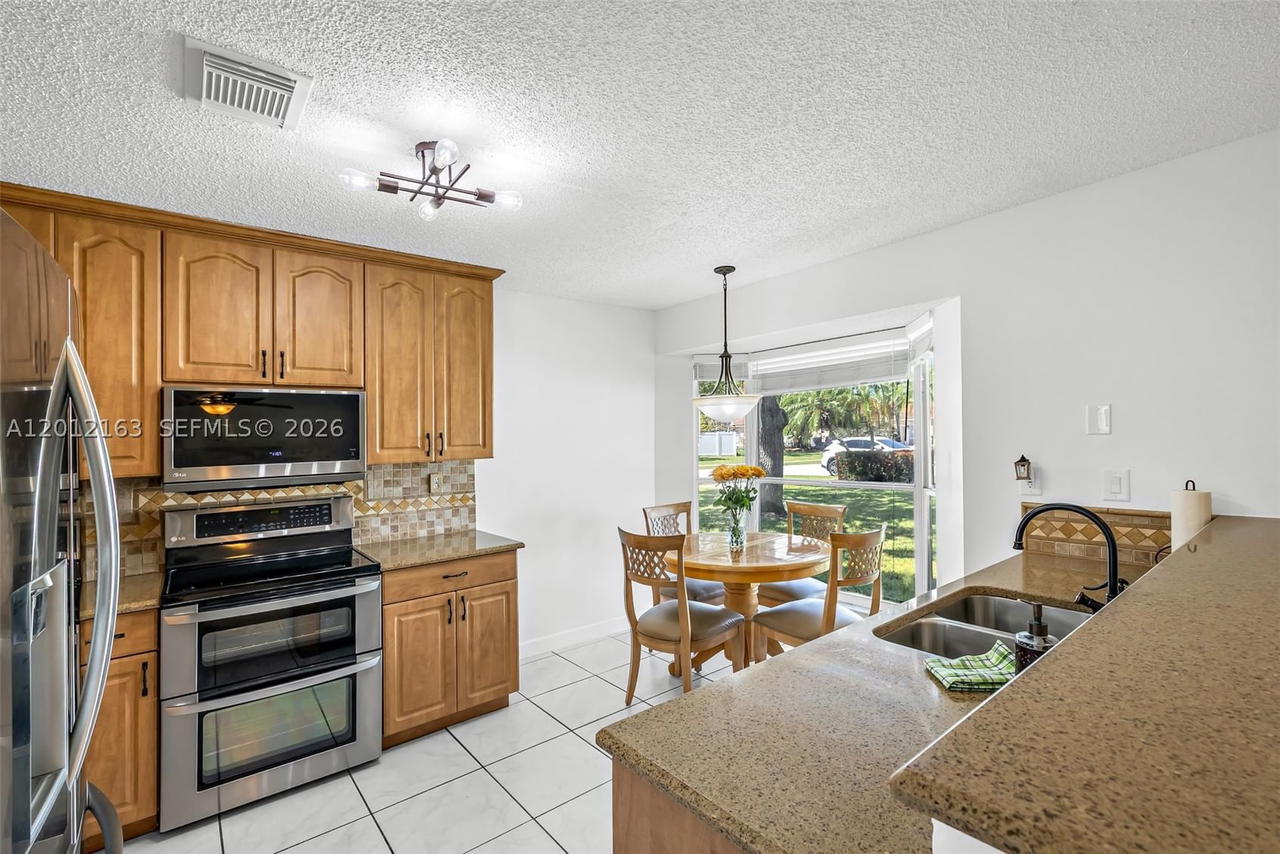 Real estate property located at 1910 180th Way, Broward, Silver Lakes At Pembroke, Pembroke Pines, FL
