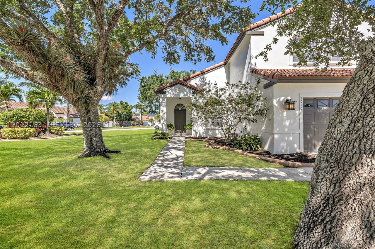 Real estate property located at 1910 180th Way, Broward, Silver Lakes At Pembroke, Pembroke Pines, FL