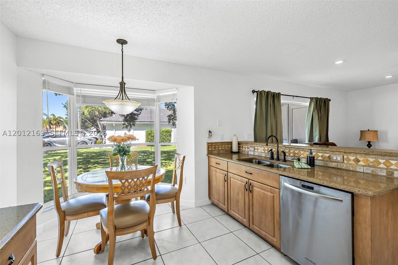 Real estate property located at 1910 180th Way, Broward, Silver Lakes At Pembroke, Pembroke Pines, FL