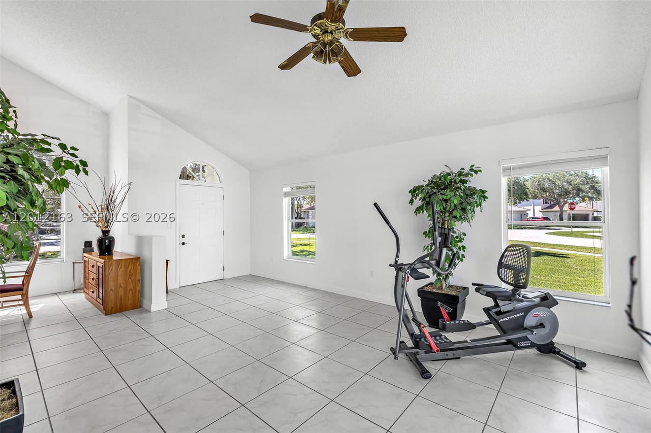 Real estate property located at 1910 180th Way, Broward, Silver Lakes At Pembroke, Pembroke Pines, FL