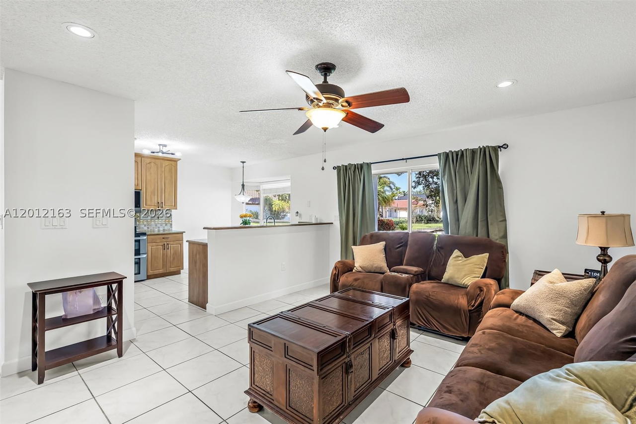 Real estate property located at 1910 180th Way, Broward, Silver Lakes At Pembroke, Pembroke Pines, FL