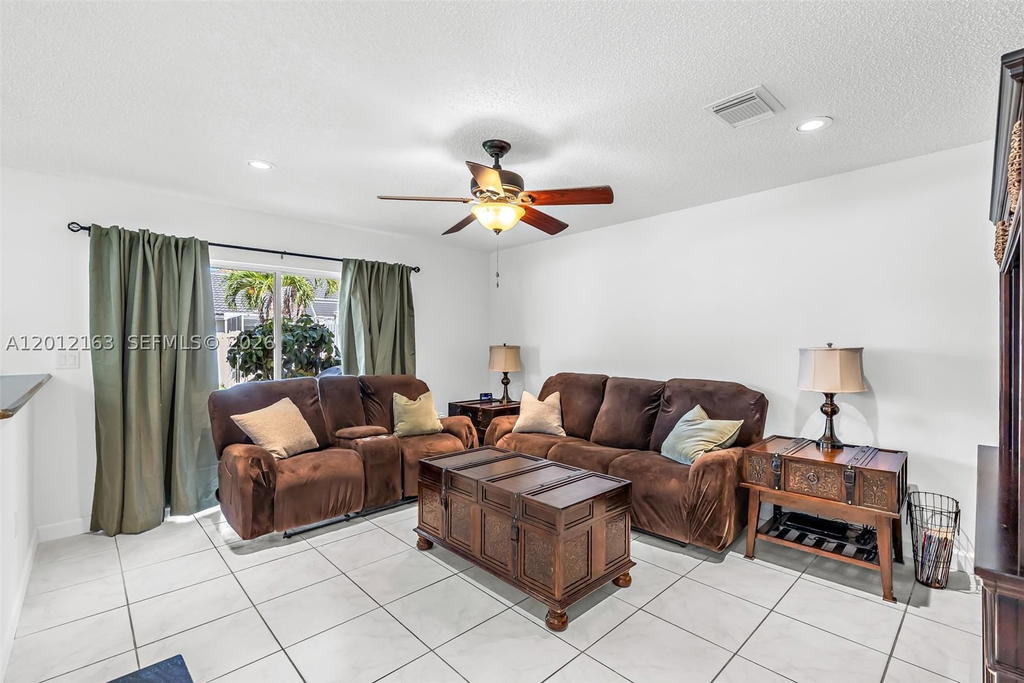 Real estate property located at 1910 180th Way, Broward, Silver Lakes At Pembroke, Pembroke Pines, FL