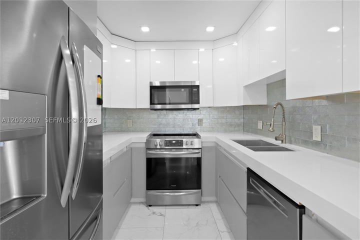 Real estate property located at 3675 Country Club Dr #2008, Miami-dade, Aventura Eldorado Condo, Aventura, FL