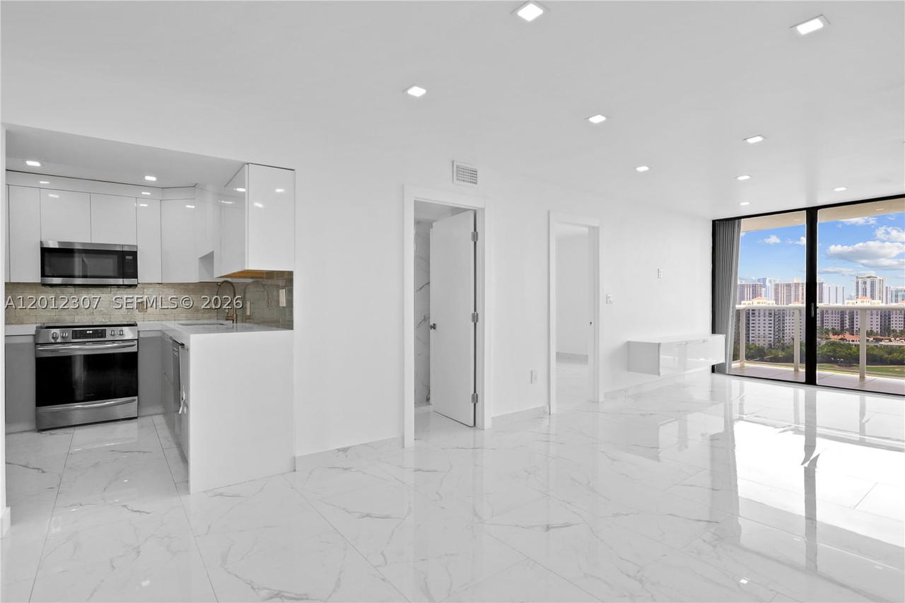Real estate property located at 3675 Country Club Dr #2008, Miami-dade, Aventura Eldorado Condo, Aventura, FL