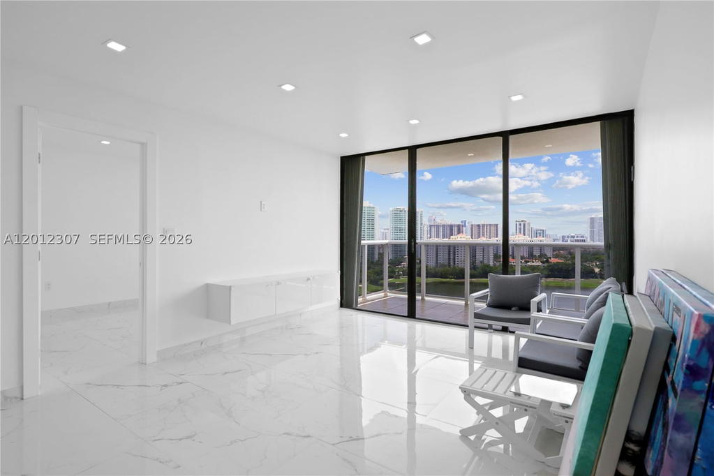 Real estate property located at 3675 Country Club Dr #2008, Miami-dade, Aventura Eldorado Condo, Aventura, FL