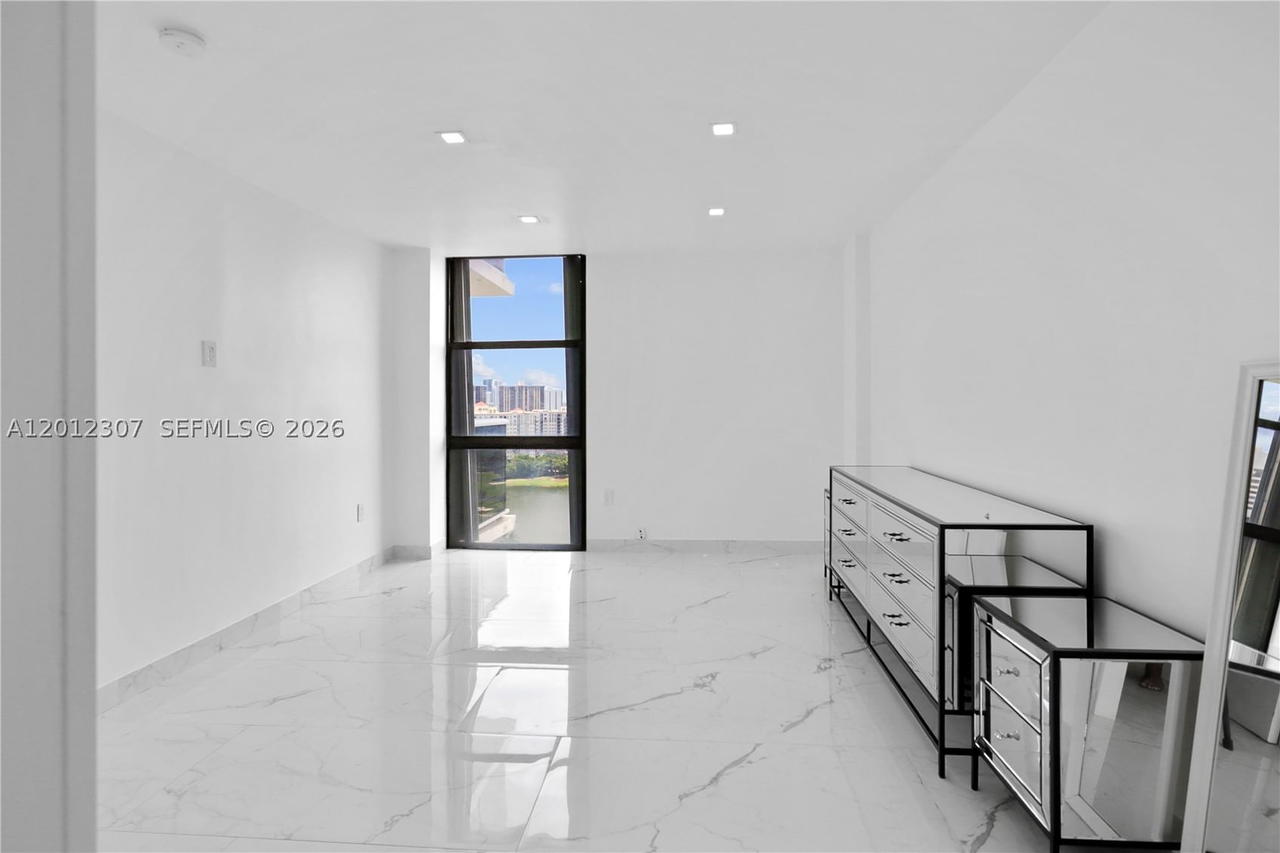 Real estate property located at 3675 Country Club Dr #2008, Miami-dade, Aventura Eldorado Condo, Aventura, FL
