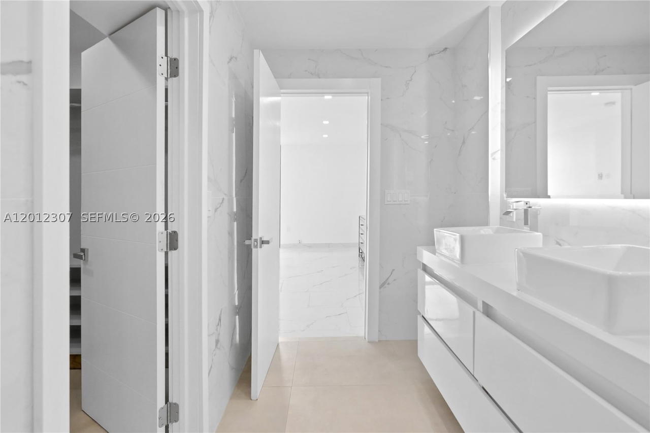 Real estate property located at 3675 Country Club Dr #2008, Miami-dade, Aventura Eldorado Condo, Aventura, FL
