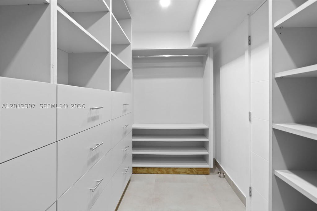 Real estate property located at 3675 Country Club Dr #2008, Miami-dade, Aventura Eldorado Condo, Aventura, FL