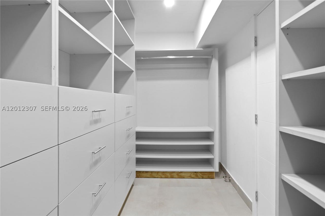 Real estate property located at 3675 Country Club Dr #2008, Miami-dade, Aventura Eldorado Condo, Aventura, FL
