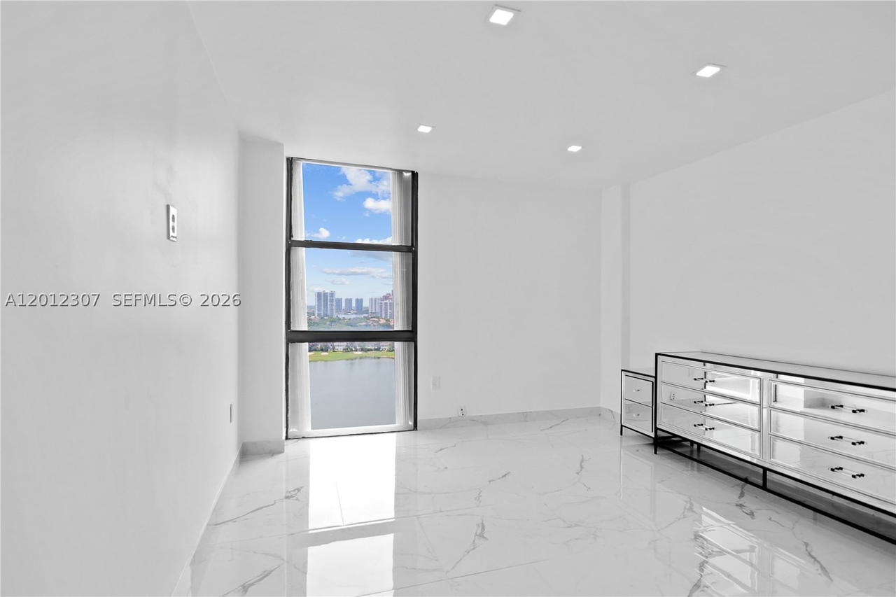 Real estate property located at 3675 Country Club Dr #2008, Miami-dade, Aventura Eldorado Condo, Aventura, FL