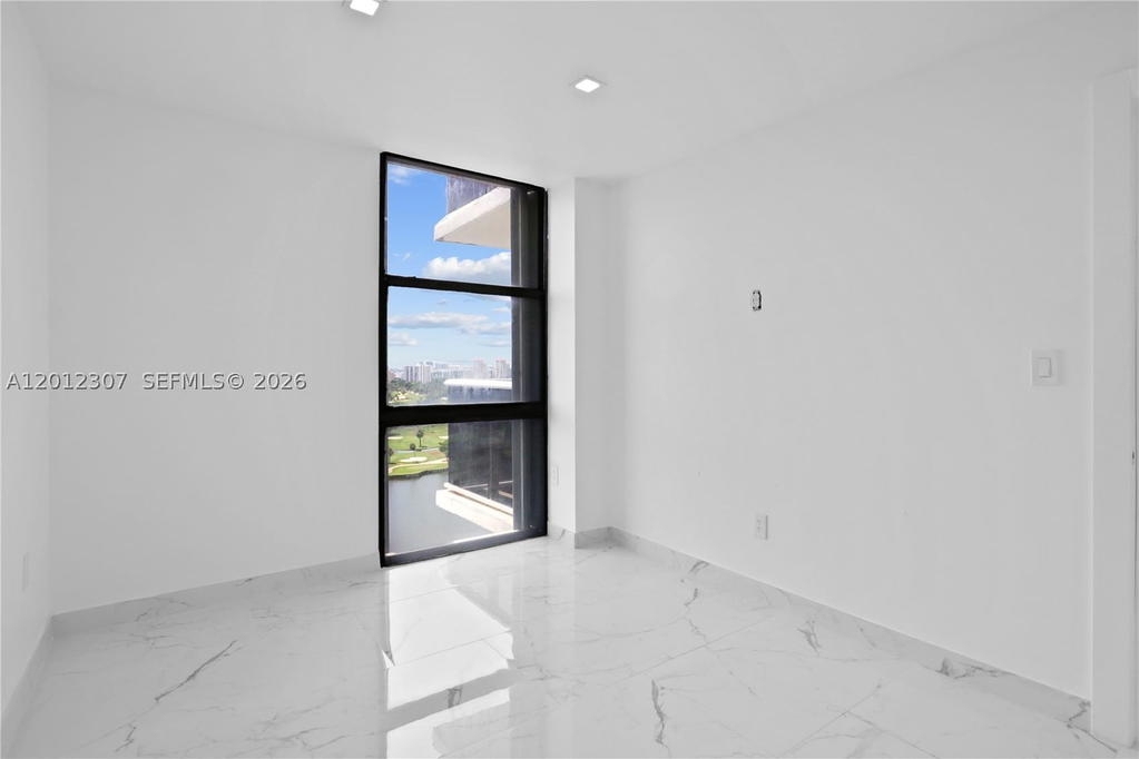 Real estate property located at 3675 Country Club Dr #2008, Miami-dade, Aventura Eldorado Condo, Aventura, FL