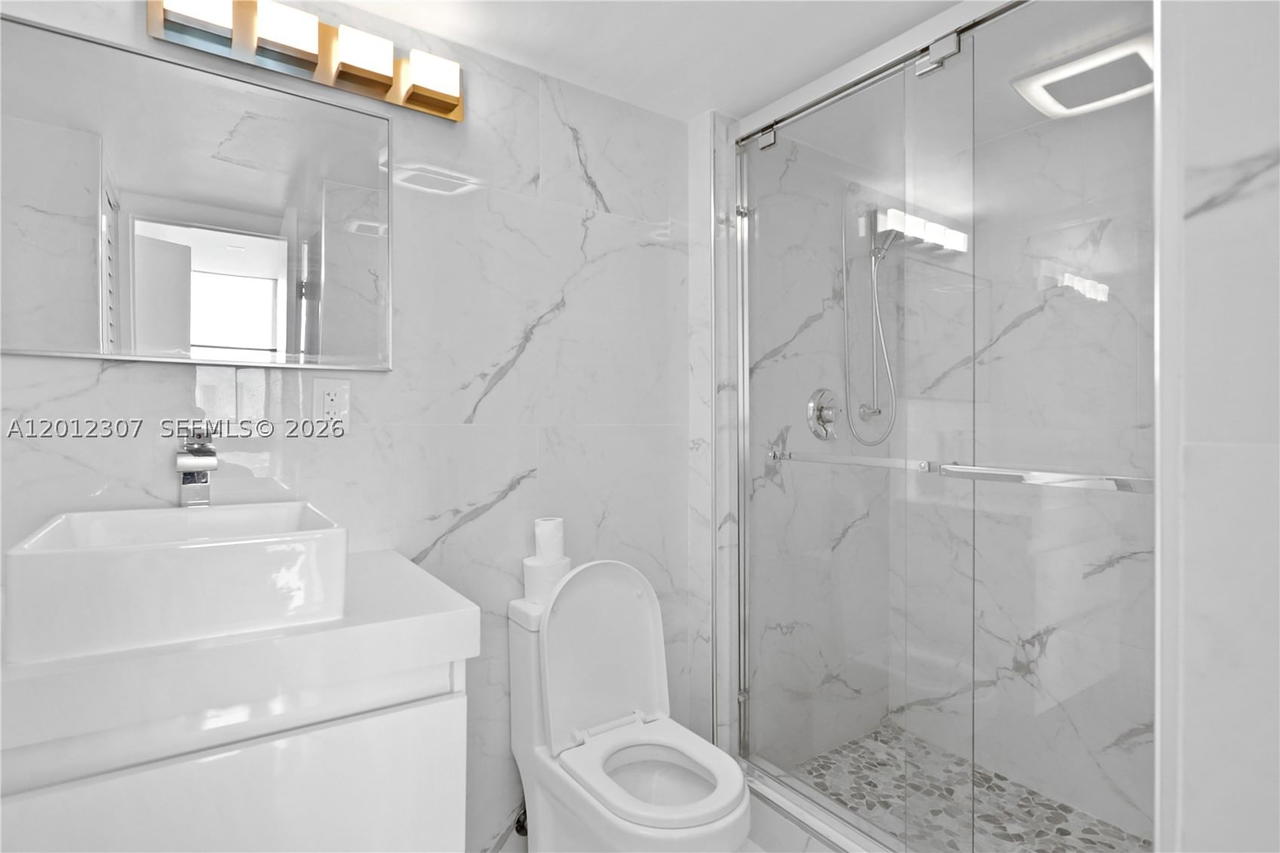 Real estate property located at 3675 Country Club Dr #2008, Miami-dade, Aventura Eldorado Condo, Aventura, FL
