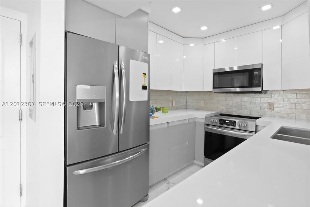 Real estate property located at 3675 Country Club Dr #2008, Miami-dade, Aventura Eldorado Condo, Aventura, FL