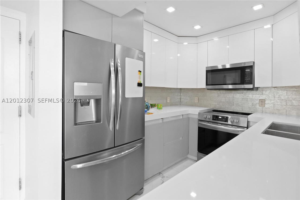 Real estate property located at 3675 Country Club Dr #2008, Miami-dade, Aventura Eldorado Condo, Aventura, FL