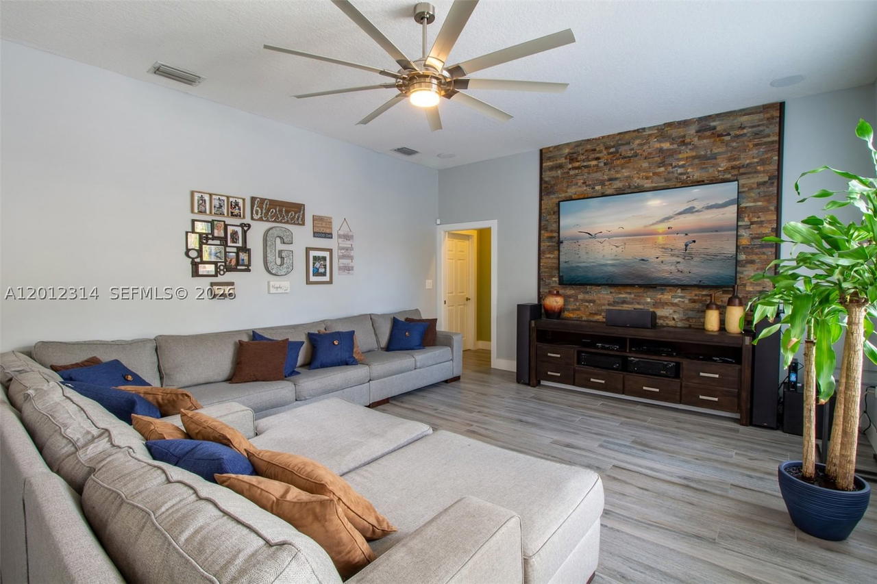 Real estate property located at 2910 Fairways Dr, Miami-dade, Fairways At Keys Gate, Homestead, FL