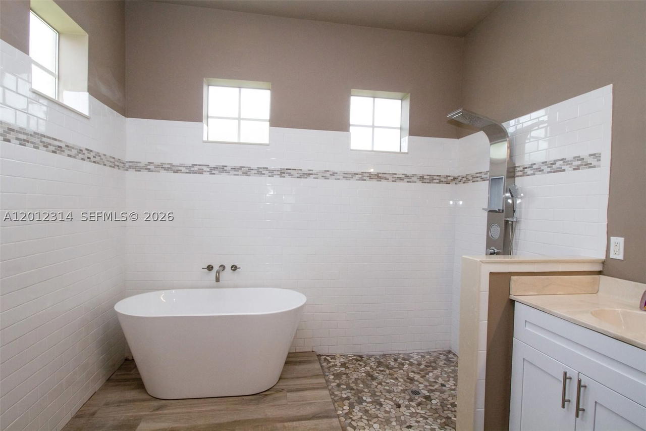 Real estate property located at 2910 Fairways Dr, Miami-dade, Fairways At Keys Gate, Homestead, FL
