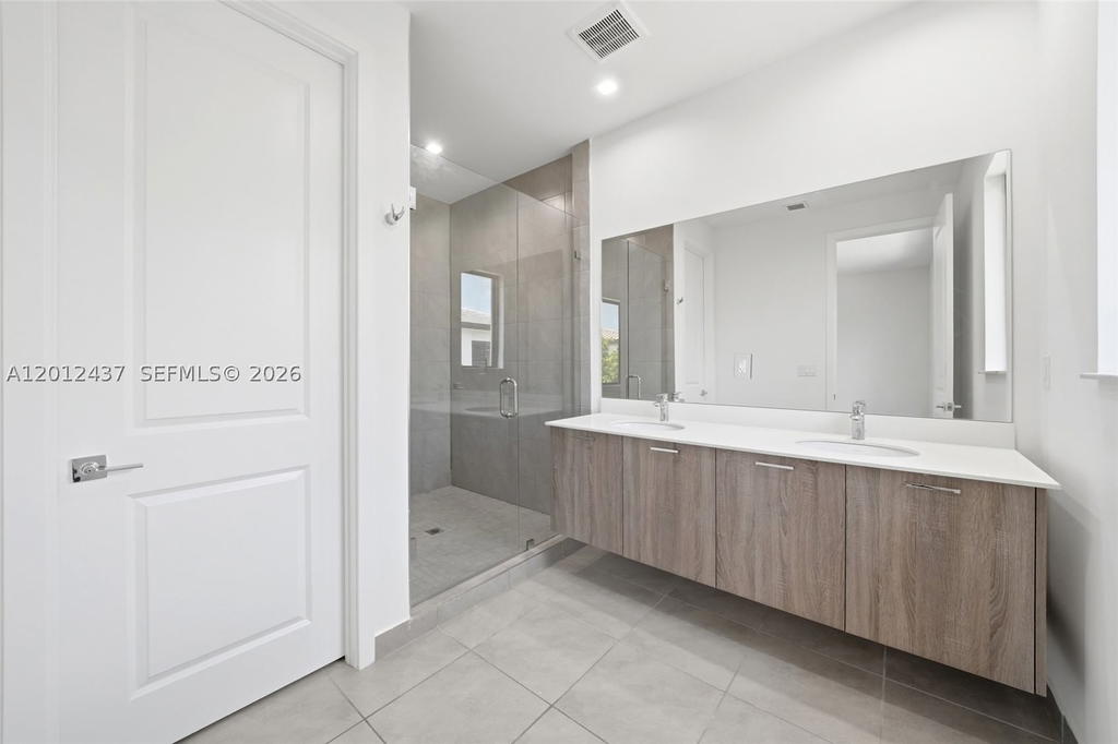 Real estate property located at 4356 80th Ave, Miami-dade, Canarias East, Doral, FL