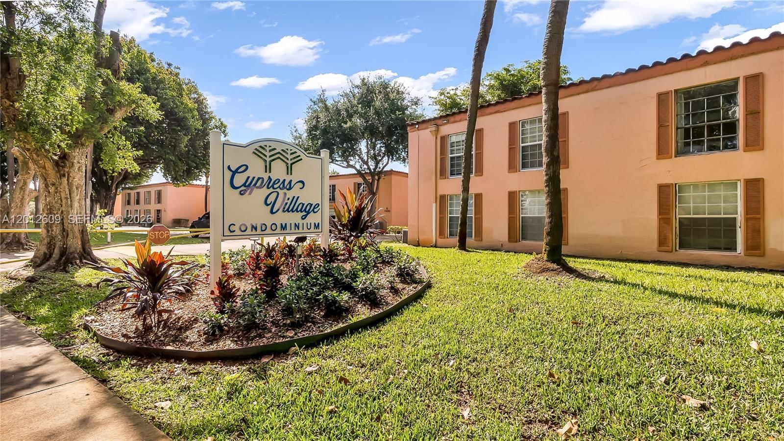 Real estate property located at 7208 Fairway Dr I9, Miami-dade, Cypress Village Condo, Miami Lakes, FL