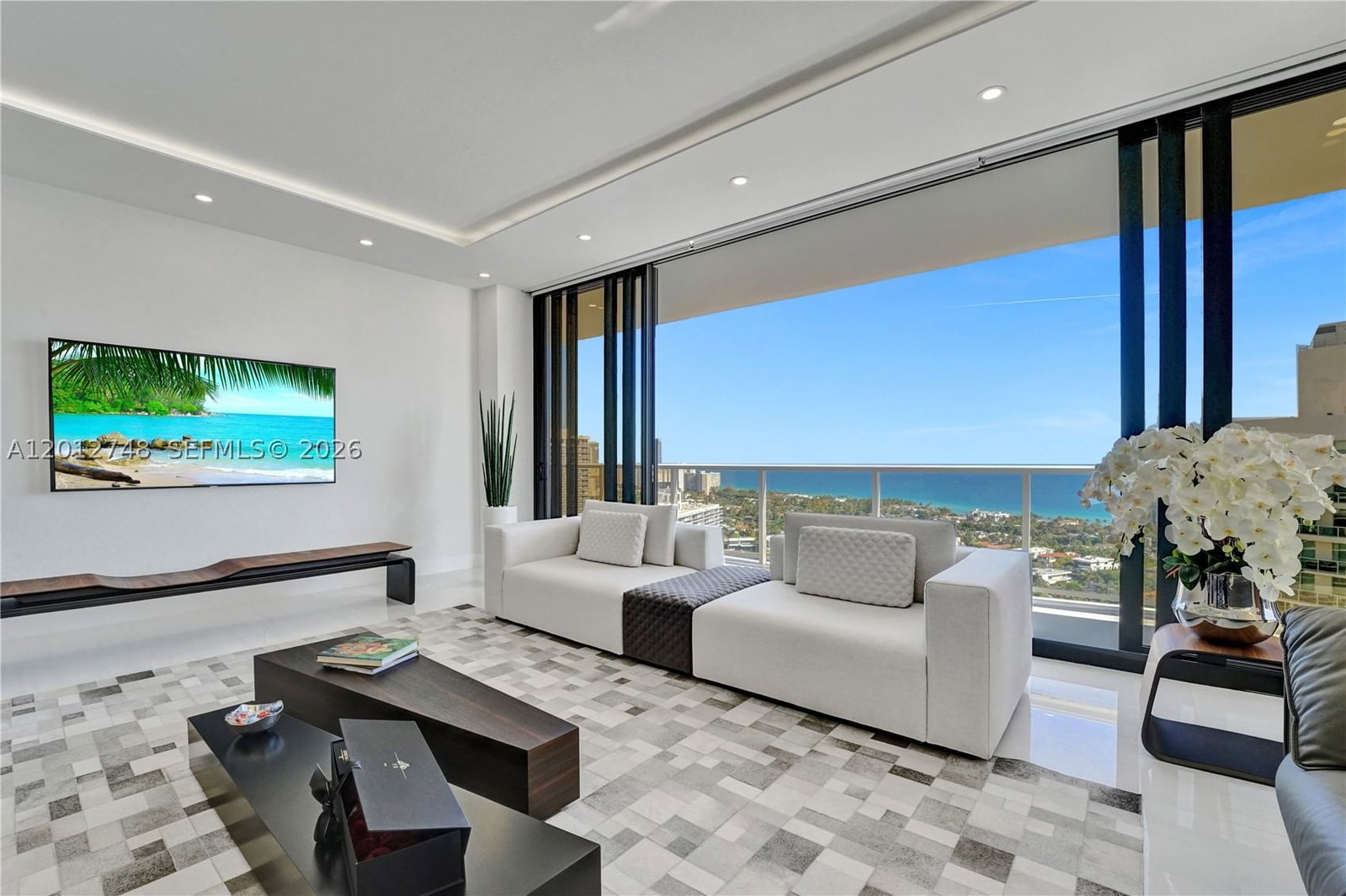 Real estate property located at 20281 Country Club Dr PH14, Miami-dade, Hamptons West, Aventura, FL