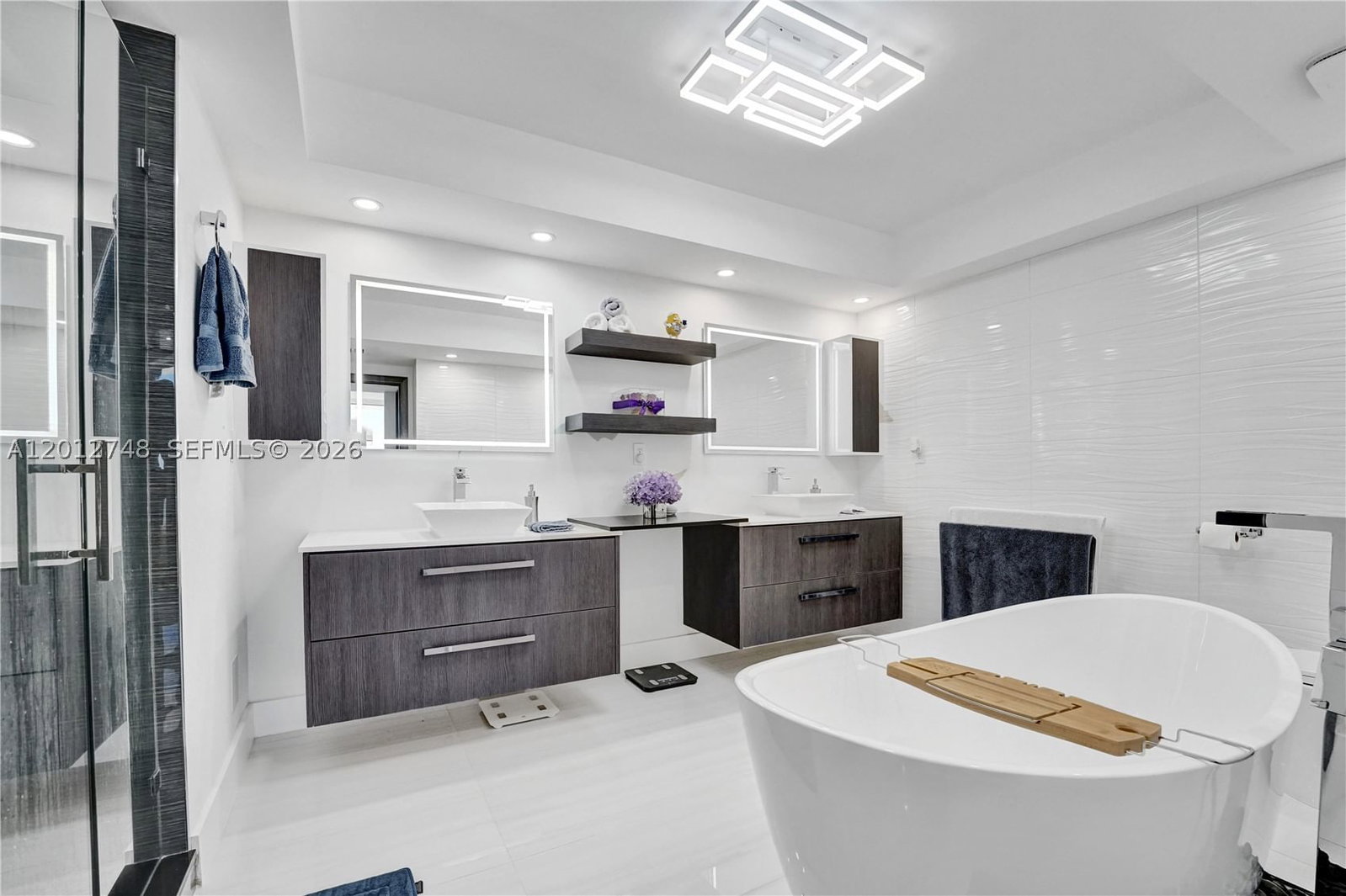 Real estate property located at 20281 Country Club Dr PH14, Miami-dade, Hamptons West, Aventura, FL