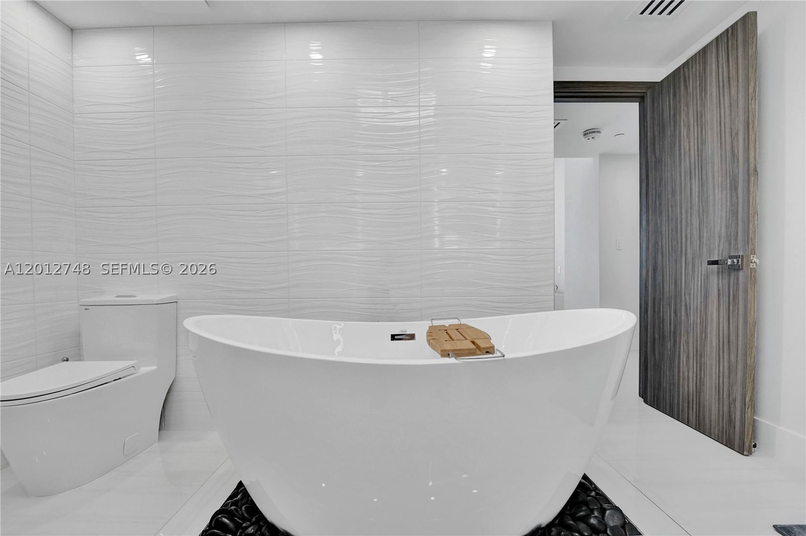 Real estate property located at 20281 Country Club Dr PH14, Miami-dade, Hamptons West, Aventura, FL