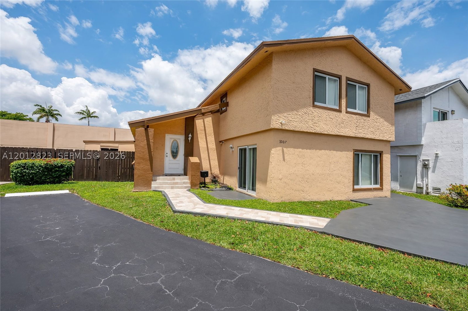 Real estate property located at 1007 106th Ave Cir, Miami-dade, Fontainebleau Park West V, Miami, FL