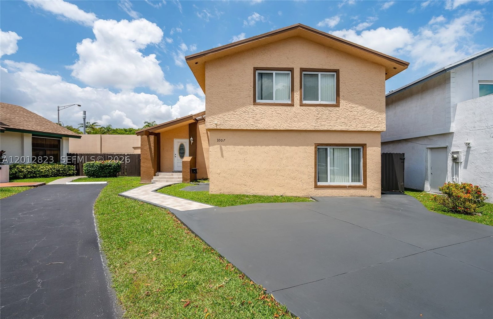 Real estate property located at 1007 106th Ave Cir, Miami-dade, Fontainebleau Park West V, Miami, FL