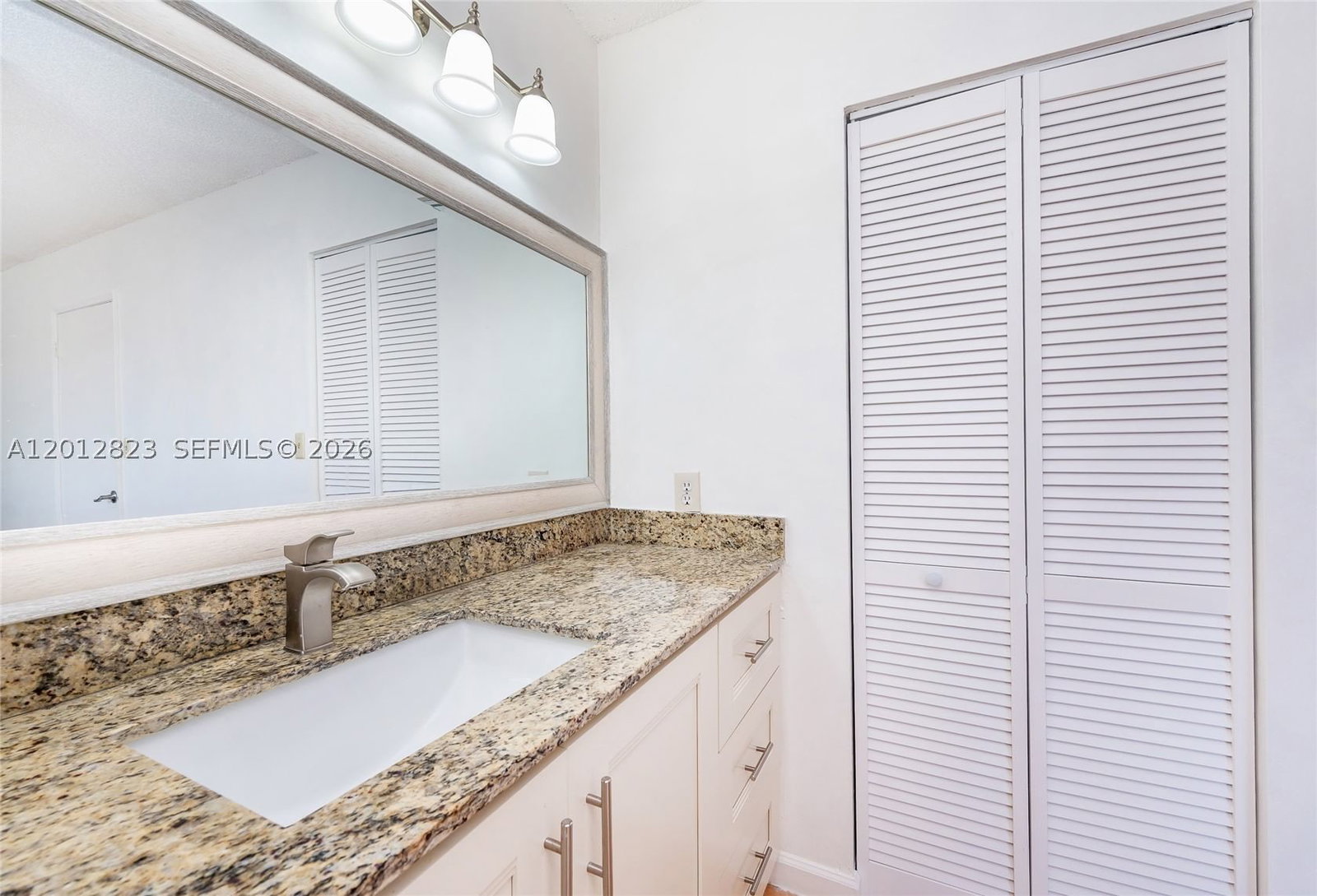 Real estate property located at 1007 106th Ave Cir, Miami-dade, Fontainebleau Park West V, Miami, FL