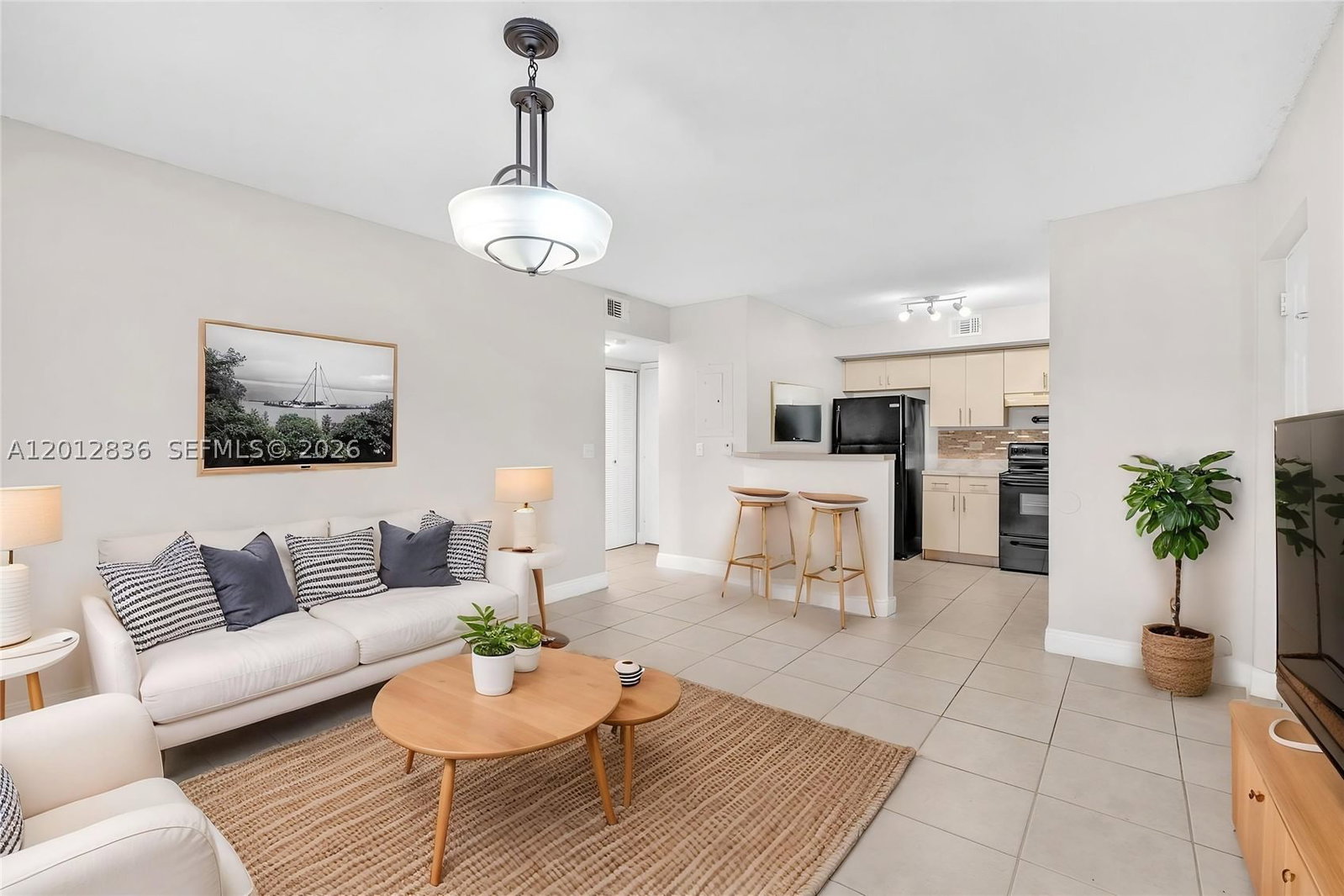 Real estate property located at 3690 56th Ave #903, Broward, Lakewood At Emerald Hills, Hollywood, FL
