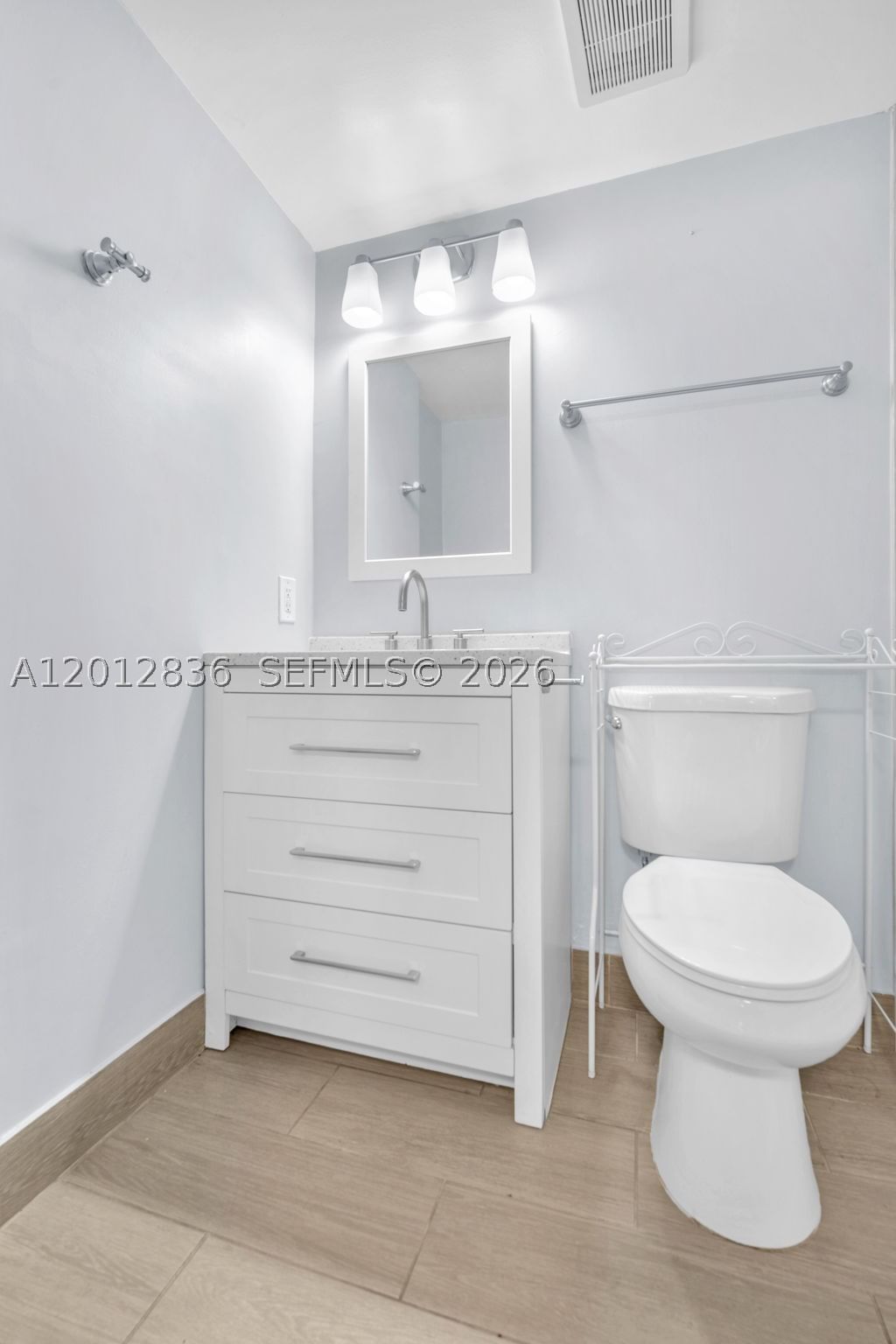 Real estate property located at 3690 56th Ave #903, Broward, Lakewood At Emerald Hills, Hollywood, FL