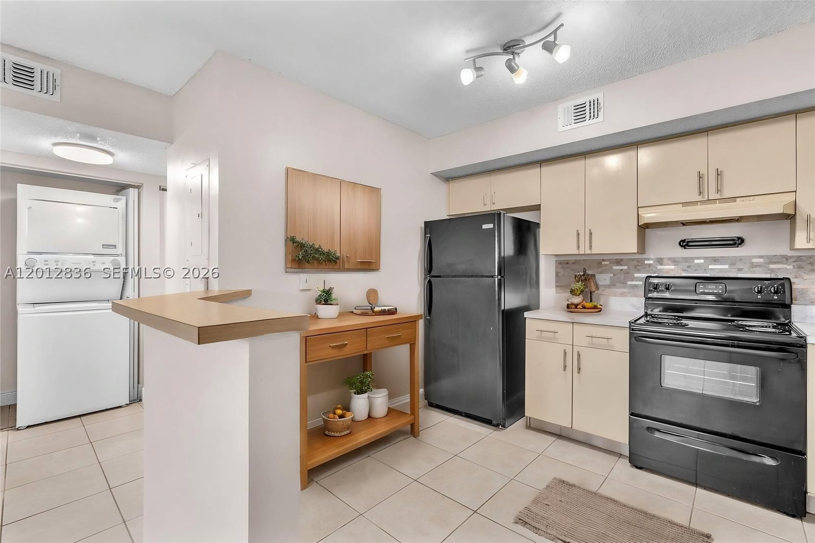 Real estate property located at 3690 56th Ave #903, Broward, Lakewood At Emerald Hills, Hollywood, FL